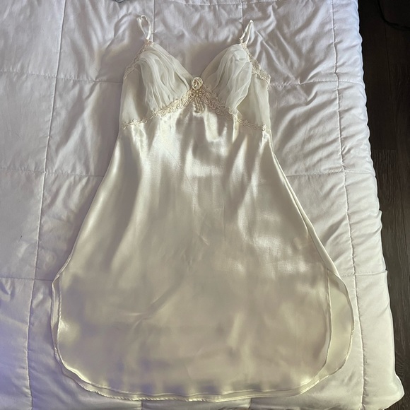 Elegant white silky dress with pearl n lace trim around the bust/shoulder area. - Picture 6 of 6